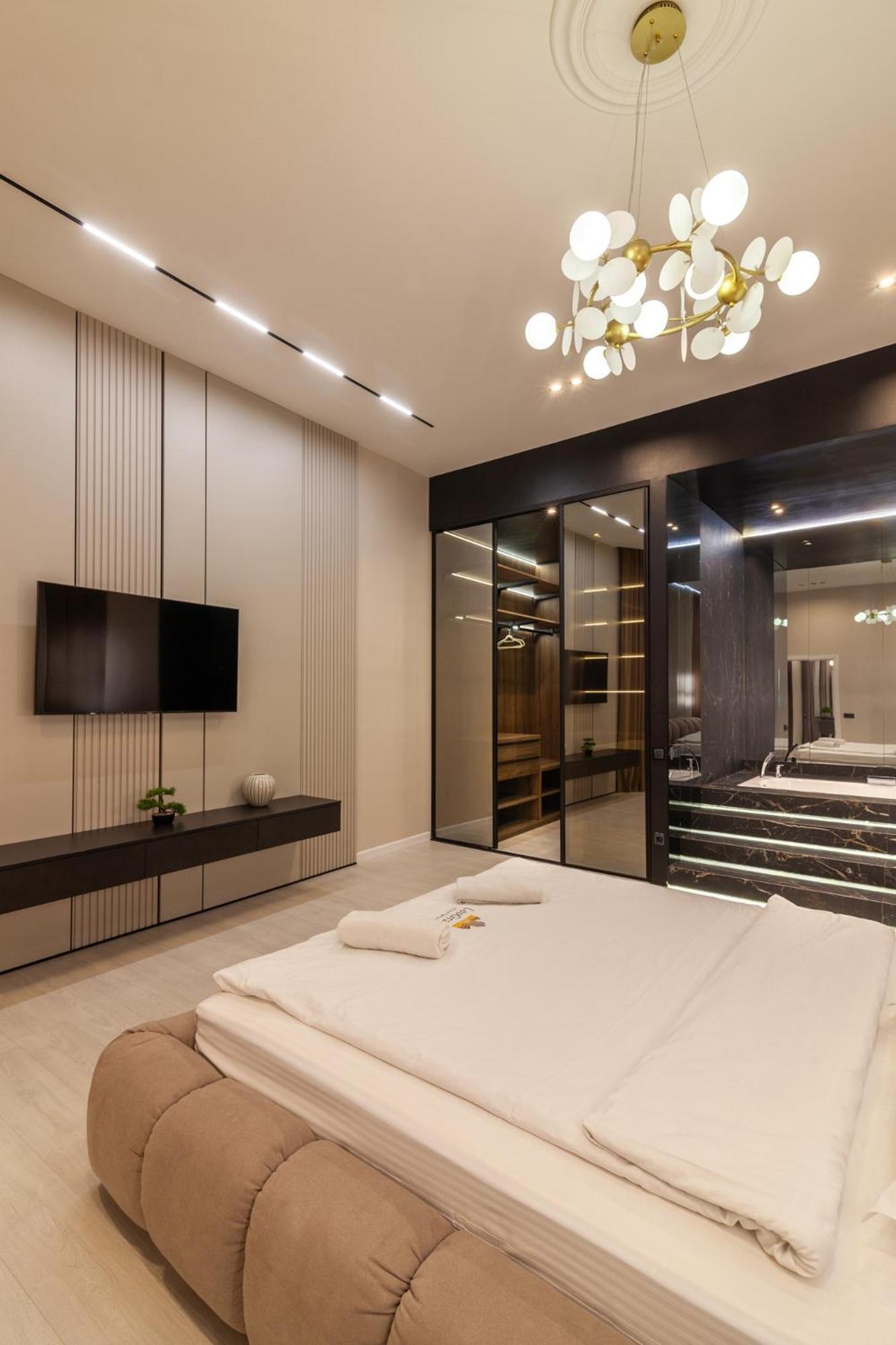 Leogrand Jacuzzi On Malaniuka 2 Lviv Exterior foto
